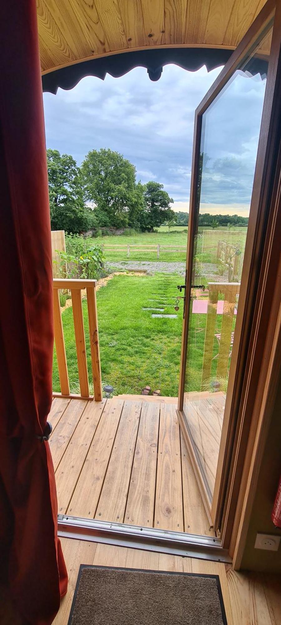 Roulotte A La Ferme Buissonniere Villa La Lande-de-Louge ภายนอก รูปภาพ