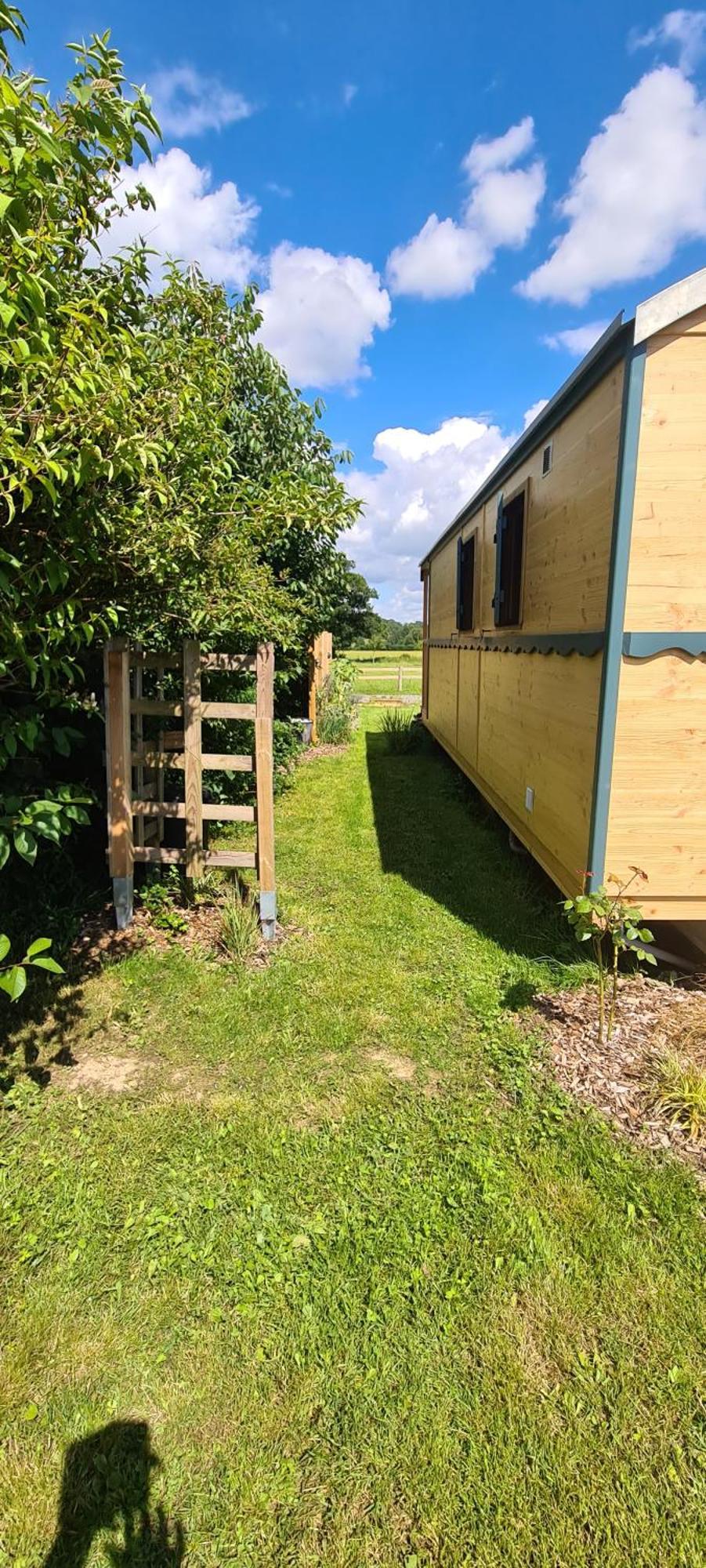 Roulotte A La Ferme Buissonniere Villa La Lande-de-Louge ภายนอก รูปภาพ